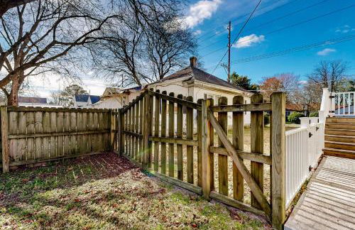 Yard, Porch and Fire Pit! Century-Old Hebron Escape - Foto 29