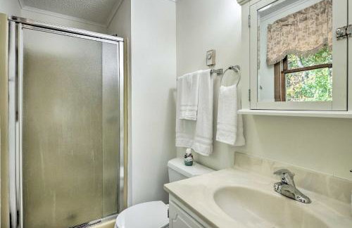 Woodsy Diamond Point Getaway - 5 Mi to Lake George - Foto 13