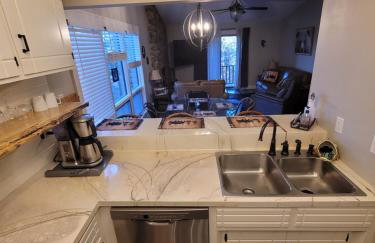 Bear Den on Lake Ouachita 2BR Condo at Mountain Harbor Resort - Foto 134