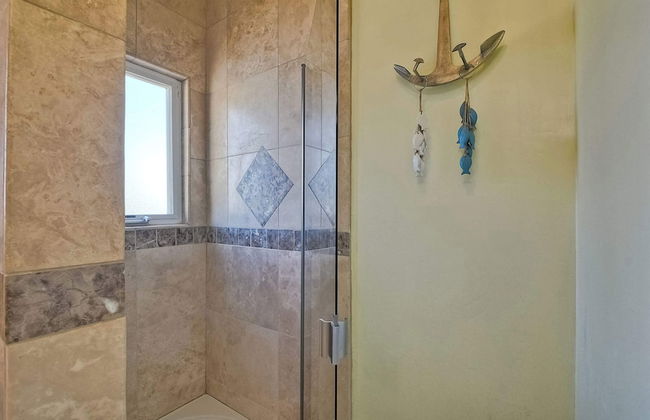 South Pacific Walk to Beach! - Foto 17