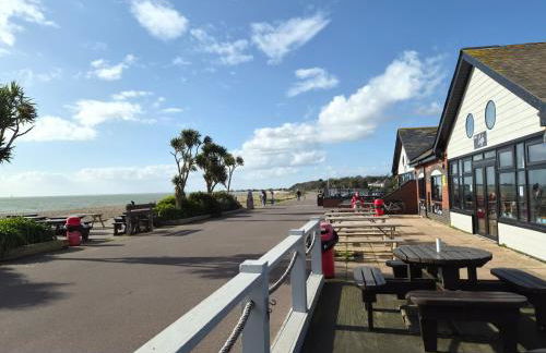Alverstoke Manor - family home with pool table - Photo 50