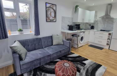 Very Cosy & Lovely 1 Bed Garden Apartment with side access, Suitable for Long Stay and Short Stay - Photo 12