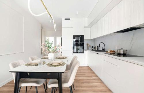 Przestronny Apartament z 2 Sypialniami by Noclegi Renters - Foto 4