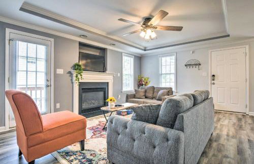 Welcoming Abode with Yard about 1 Mi to Dtwn Apex! - Foto 1