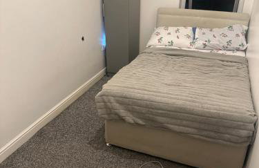 The Cozy Modern Stay - Photo 5