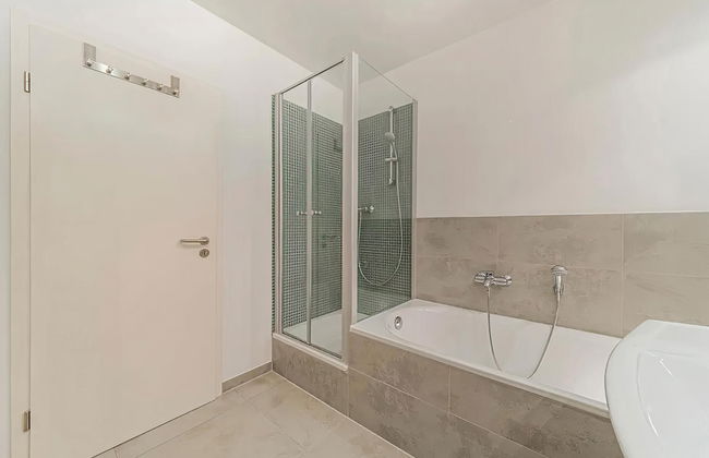 Cozy Stylish Berlin Apartment With 2 Bedrooms - Photo 12