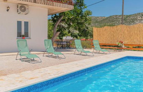 2 Bedroom Lovely Apartment In Danilo - Photo 8