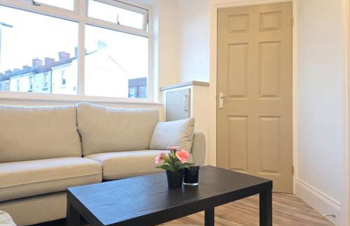 #18 Anfield 5 min walk Sleeps 7 4BR 5Bed 3Bathrms - Photo 27