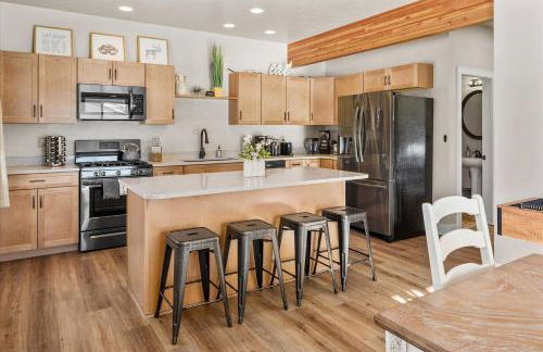 Modern Red Lodge Cabin - Walk to Broadway Ave - Foto 14