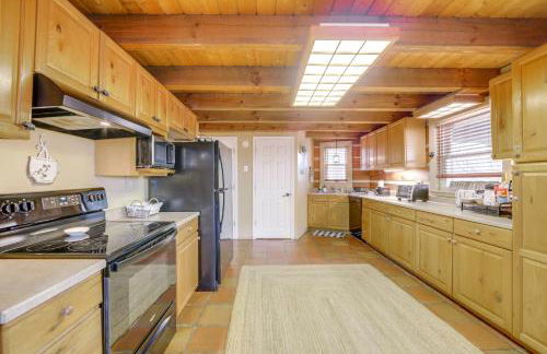 True Log Cabin with Game Room, Year-Round Views - Foto 9