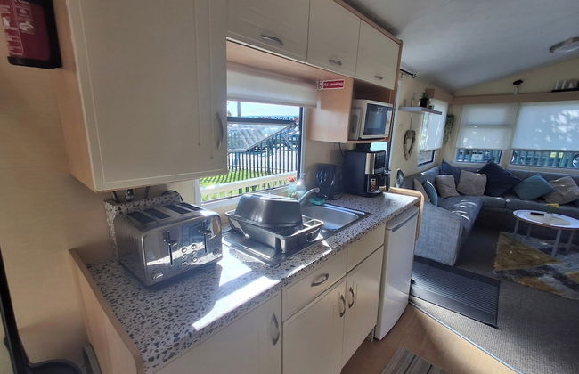 3-bed Caravan - Sleeps 8 - Pool Onsite - Petsok - Foto 6