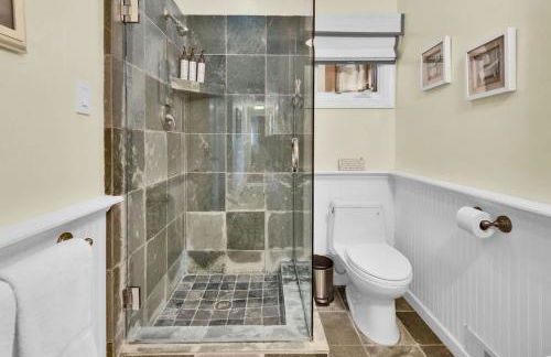 DoWNTOWN DeRBY-Hot Tub & Views - Foto 18