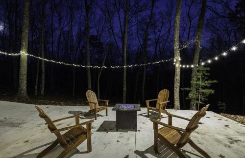 WolfCabin Lux Family Home, Fire Pit, Hot Tub, ADA ramp, ez paved rds - Foto 22