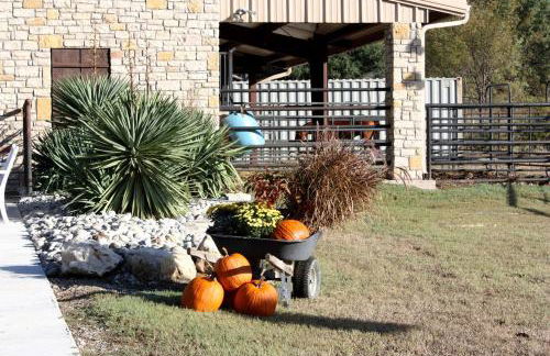 Peaceful Cottage on Farm in Idyllic Countryside near Fort Worth, Texas - Photo 3