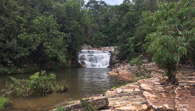 As águas tranquilas da cachoeira da Garganta