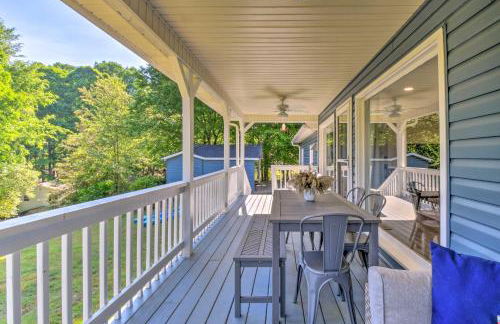 Lakefront Townville Gem with Boat Dock and Kayaks - Foto 26