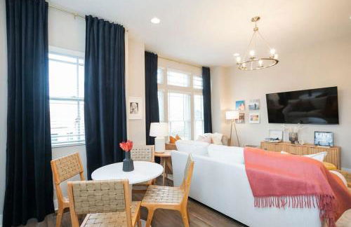 Roof Deck Grill VIEWS 2 Miles from Broadway - Foto 20