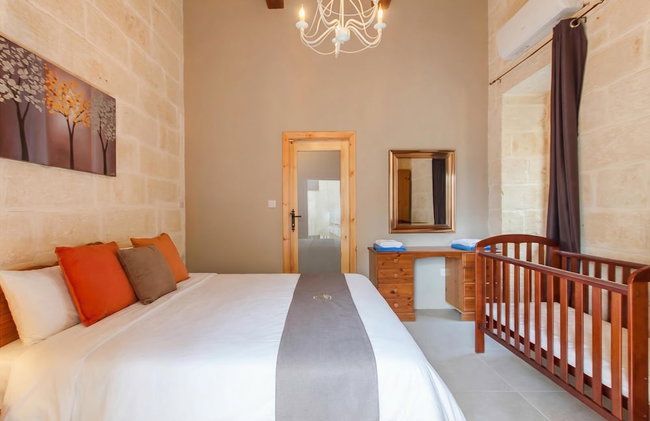 Naduri, Beautiful Gozitan Villa + Pool - Foto 16