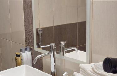 Spacious 3BR Apt with Large Balcony Near Metro & ACS - Foto 19