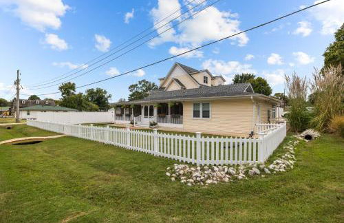 Imperial Porch Haven Cozy Fire Pit Fenced Yard - Foto 6
