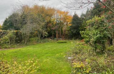 Bright Haven 6 Mins to Airport with Driveway & Garden Sleeps 7 - Foto 33