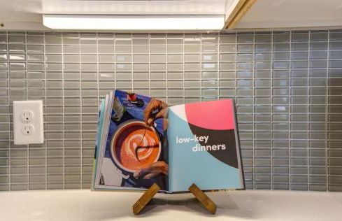 Lux Modern Art Apartment Near Eateries and Theater by RGS - Foto 4