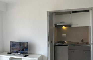 Studio dernier étage rénové - Photo 2