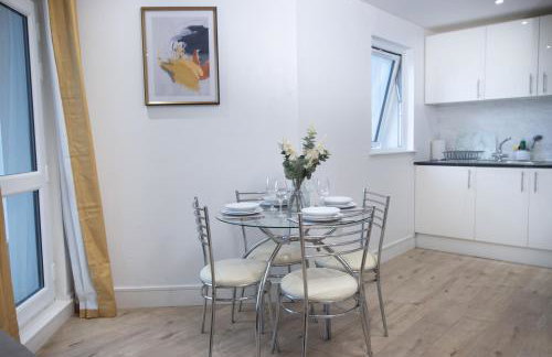 Midland Apartment I 1-min walk to town centre & station I 8-mins to airport I private balcony - Foto 4