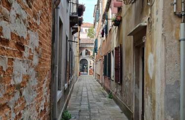 Venice Apartment with Private Courtyard - Foto 6