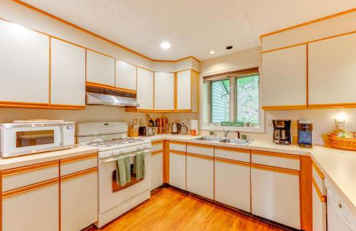 Charming Jackson Mountain Retreat on Golf Course! - Foto 12