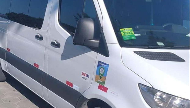 Detalhe de um dos veículos do transfer