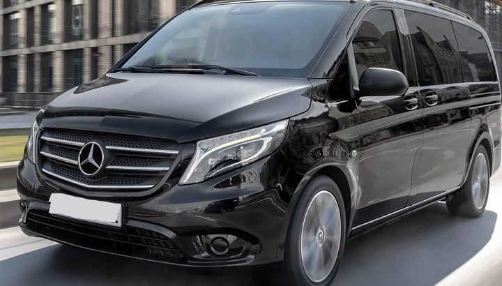 Departure Private Transfer from Bilbao City to Bilbao airport BIO by Luxury Van - Photo 1