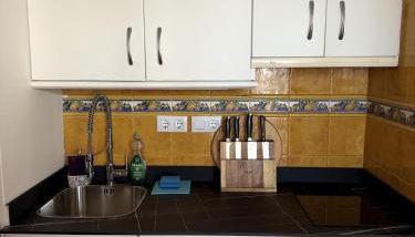 Cosy, seaview apartment, close to beach and bars -Edificio RHIN - Foto 2, stove