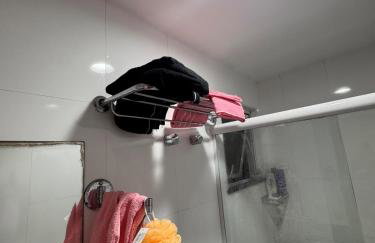 Room accommodates up to 5 complete apartment - Foto 4