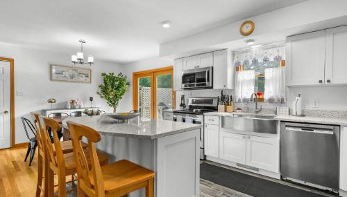 Charming Harwich Home—Relax Explore Cape Cod - Photo 2