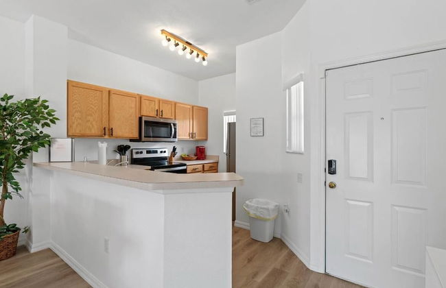 Amazing 3BR 2BA Townhome With Lake View at Terra Verde! - Foto 8