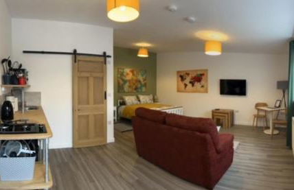 Modern Barn Conversion - Photo 33