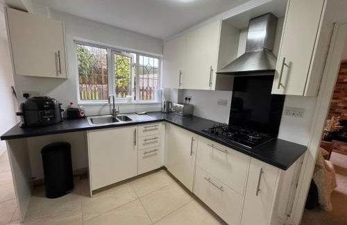 Modern 3-Bed Home Near Birmingham City Centre - Foto 11