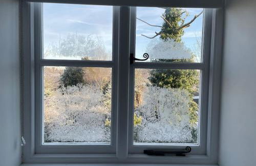Delightful Ely house Bright and warm with cathedral view - Photo 23