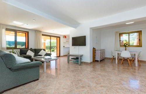 Villa close to Ibiza Town Sleeps 12 - Photo 23