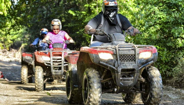 Recorriendo Coconut Cove en quad