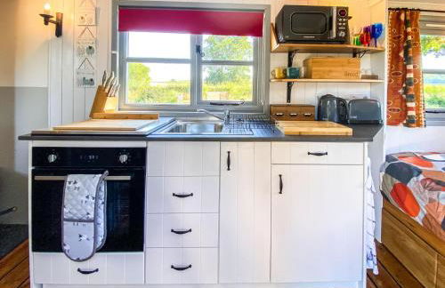 The Hideaway Hut - 1 Bed Shepherds Hut - Hereford - Photo 93