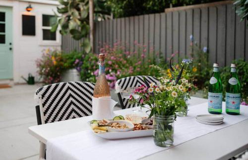 Historic Cottage + Modern Luxury • Walk to Capitol - Foto 46