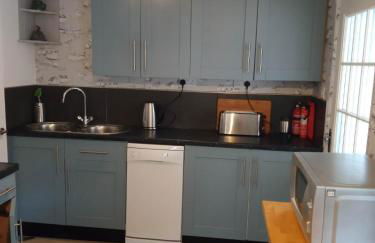 2 bedrooms sleeps 4 free wifi parking outdoor area - Foto 11