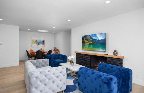 NEW Lux 5BR Villa Near Disney, Knotts, LA, OC with Hot Tub & Games - Photo 64