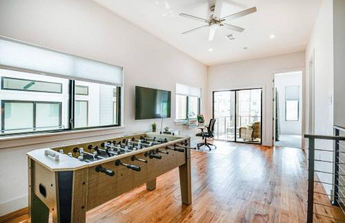 Uptown Modern with Private Patio & 1Gbps Wi-Fi - Foto 58