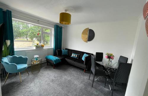 Large Stylish 2 Bedroom Apartment Stevenage Sleep 6 - Foto 6