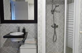 Fabulous Apartment with Garden and Parking - Foto 15