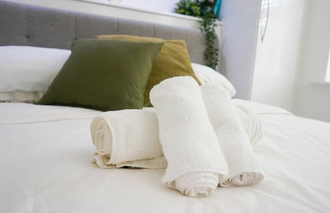 Irving House - Photo 2