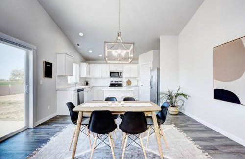 BRAND NEW 4-BDRM HOME Farmhouse at Grand Rapids - Foto 8